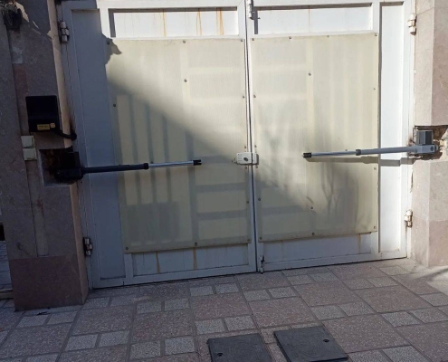 نصب جک پارکینگ درب آهنی قدیمی