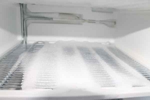 علت برفک زدن یخچال فریزر چیست؟ بهترین روش‌های برفک‌زدایی و جلوگیری از تشکیل برفک جدید